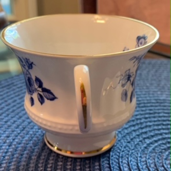 Fine Bone Crown Victoria Tea Cup with Blue Flower Pattern - Picture 8 of 9